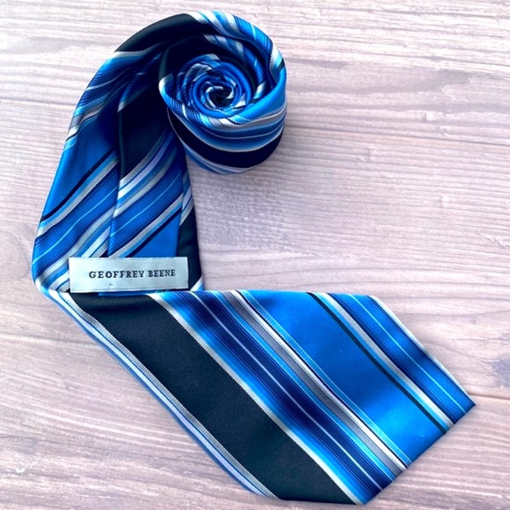 New Geoffrey Beene mens silk striped tie
